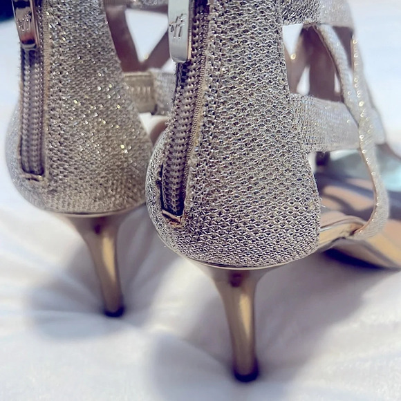 Marc Fisher Sz 7.5 Gold Metallic Nala Mid Heel Evening Sandals Heels NWT - Picture 9 of 12